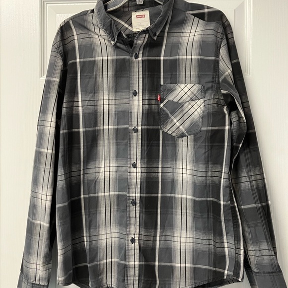 Men’s Levi, button-down plaid shirt, size large - Picture 4 of 6